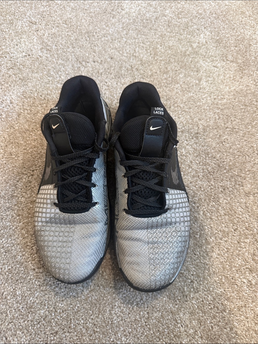 Nike women’s Black and Silver Metcon 8 Training Sneakers size 7